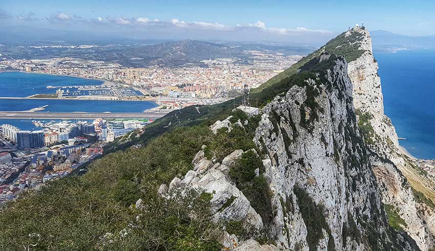 Fondé sur le rocher solide de Dieu 