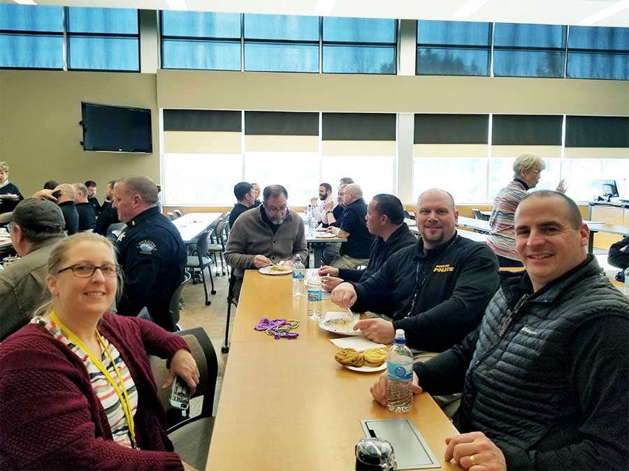 Almuerzo cajún para la policía de Duluth